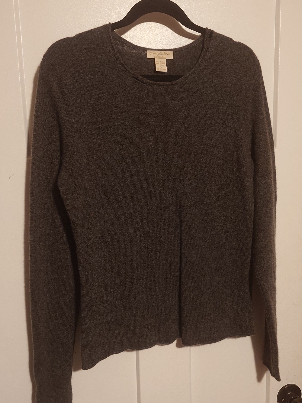 Simple Cashmere Crewneck Sweater in Gray